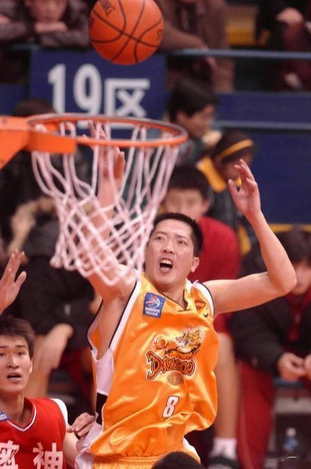 中国历史上五大男篮巨星，两个进过NBA两个备受争议，你知道有谁(18)