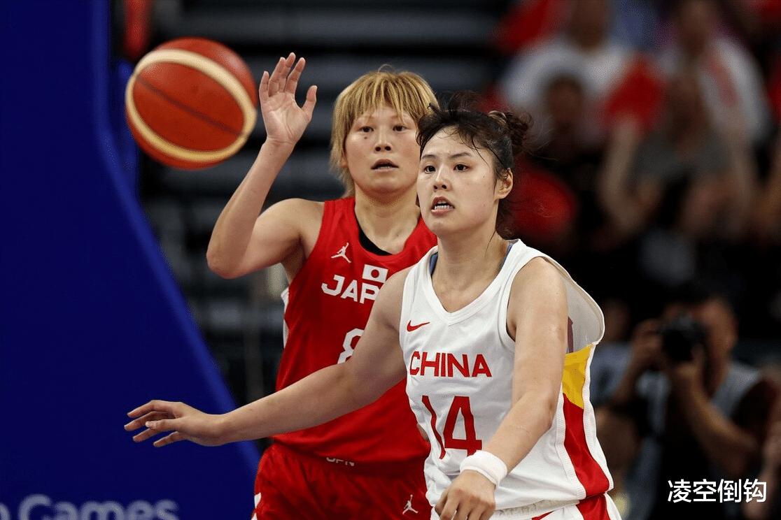 对比中国女足，中国女篮现在真令人羡慕，没想到她们达到如此高度
