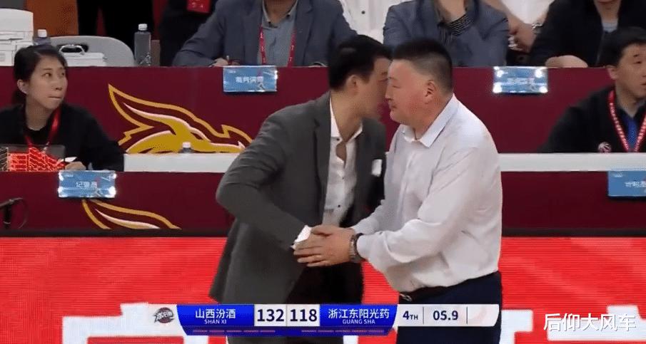 看了王博对朱俊龙受伤的反应，才明白，他为什么总打不过杜锋杨鸣了