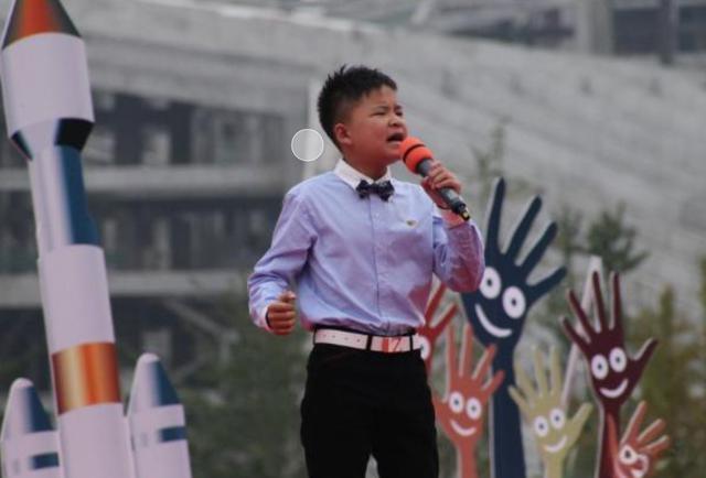 汶川地震9岁小英雄，被姚明抱上奥运，发誓考清华，如今活成这样(9)