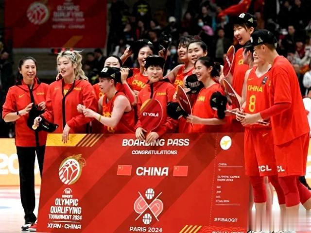 中国女篮要实现旧貌换新颜，郑薇教练面临的难题很多