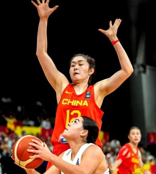 中国女篮要实现旧貌换新颜，郑薇教练面临的难题很多(4)