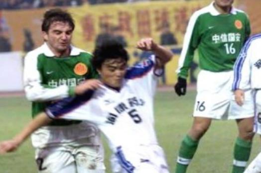 中国首位转会球员，东北两队为他开撕，却因踩踏吴承瑛被禁赛一年(6)