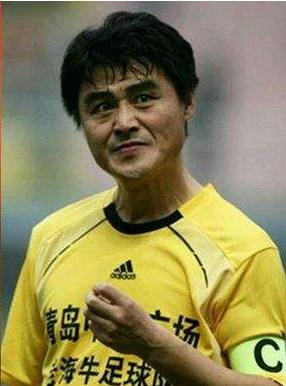 中国首位转会球员，东北两队为他开撕，却因踩踏吴承瑛被禁赛一年(8)