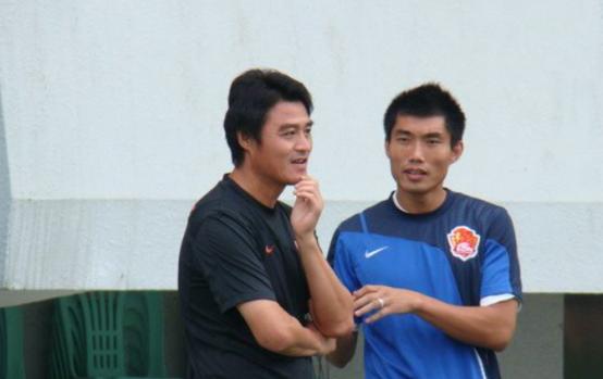 中国首位转会球员，东北两队为他开撕，却因踩踏吴承瑛被禁赛一年(10)