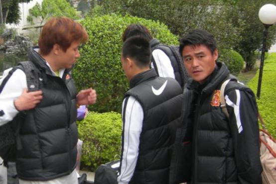 中国首位转会球员，东北两队为他开撕，却因踩踏吴承瑛被禁赛一年(11)