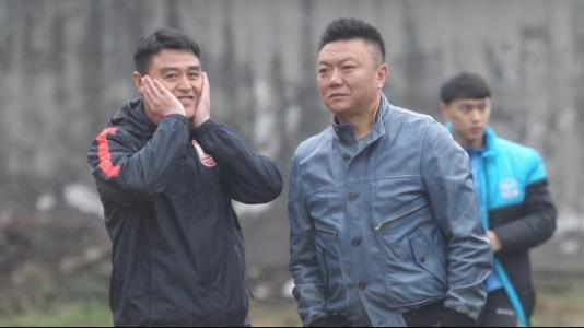 中国首位转会球员，东北两队为他开撕，却因踩踏吴承瑛被禁赛一年(12)