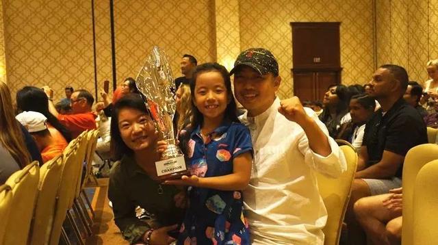 刘国梁七岁女儿夺世界冠军，比你厉害的家长还比你努力