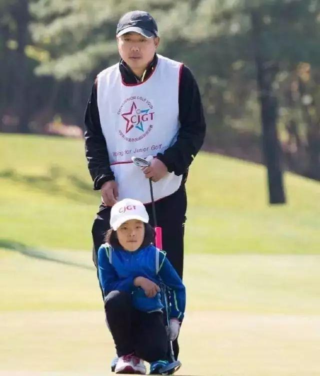 刘国梁七岁女儿夺世界冠军，比你厉害的家长还比你努力(9)