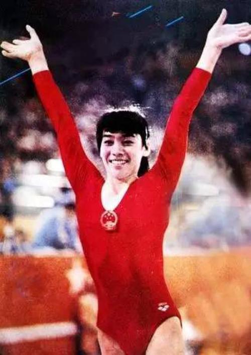 马燕红：中国第一位体操世界冠军，两个体操动作都以她的名字命名(6)