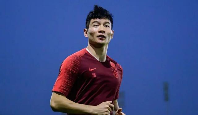 解气！中国香港球员赛前不唱国歌，国足2：0将其击败取东亚杯季军(2)
