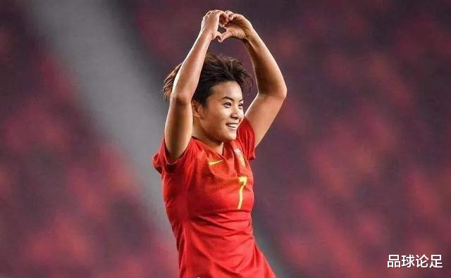 武汉籍两巨星，捐款60万的王霜天台练球，未发声的李娜捐了300万