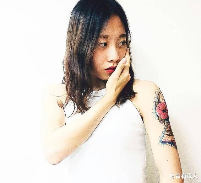 23岁中国短跑女神，比赛时腰部贴“遮羞布”，私密纹身惹争议(7)