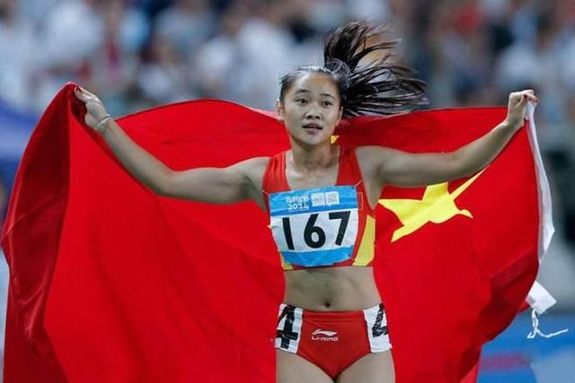 女队跑疯了！梁小静韦永丽包揽短跑赛冠亚军，中国速度让世界敬佩(4)