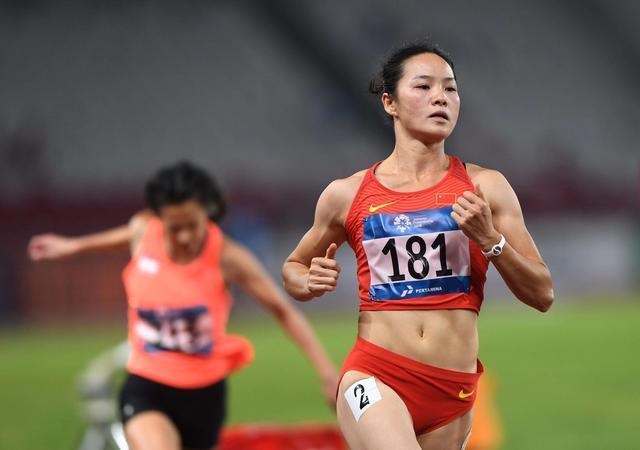 女队跑疯了！梁小静韦永丽包揽短跑赛冠亚军，中国速度让世界敬佩(5)
