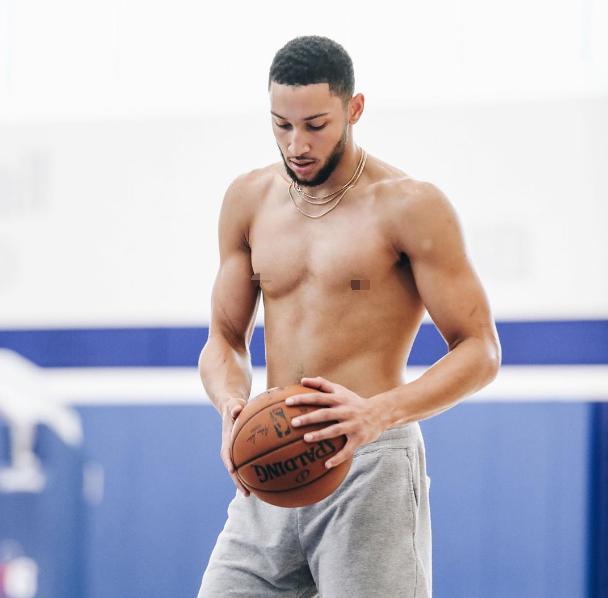 NBA全明星詹姆斯队都拥有"硬核"腹肌，若按帅气度该怎么排？(3)