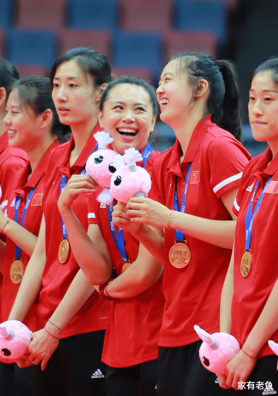 她的笑如花灿烂，她是中国女排奥运替补接应的不二人选(3)