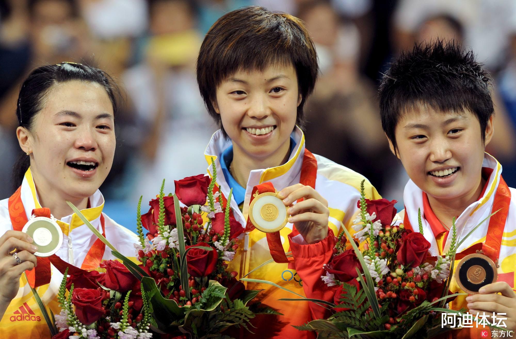 张怡宁生涯只获得一枚银牌，当时那枚金牌被谁拿走了？(2)