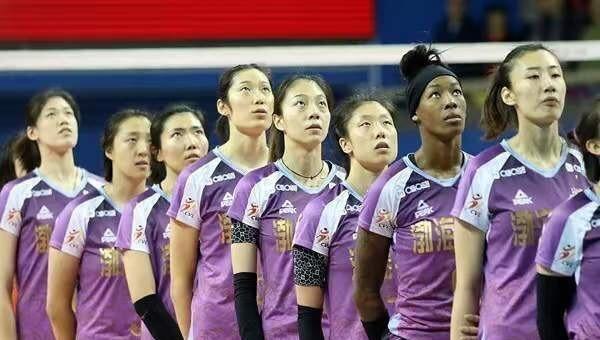 外媒报道中国女排联赛转会动向，朱婷入辽宁，六强中仅一队不引援(2)