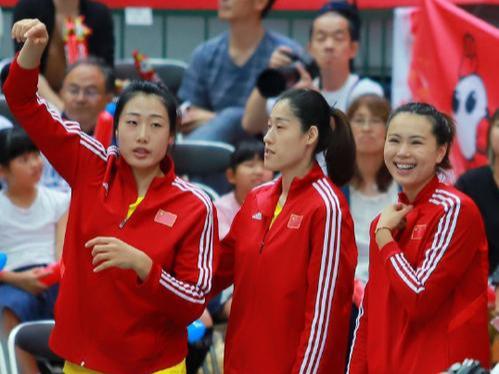北京女排教练透露：刘晓彤、曾春蕾在国家队的训练状态非常之好！(3)