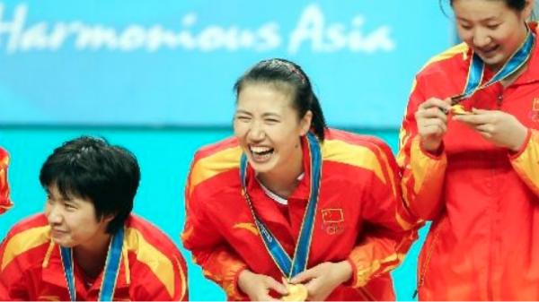 中国女排，她们改行前默默无闻，改行后却成了世界冠军，真是幸运(2)