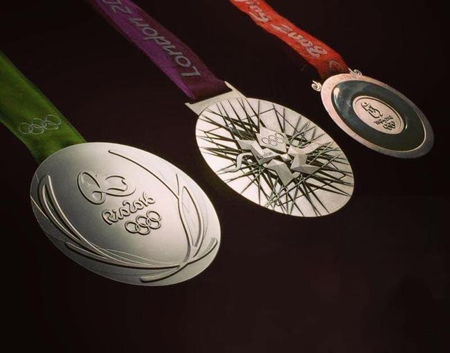 李宗伟晒三枚奥运会银牌 12年四次征战有血有泪
