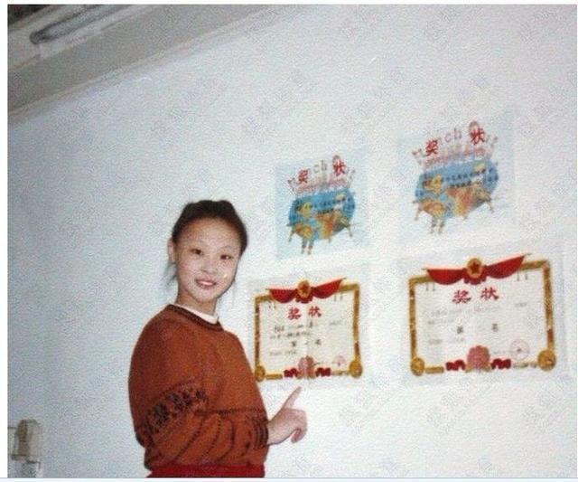 球迷晒出惠若琪小时候照片，呆萌可爱有点婴儿肥，身高比同龄人高(3)