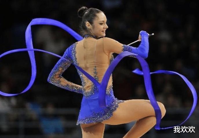 俄罗斯体操女神，因发育“胸围暴涨”退役，36岁在日本当“模特”(5)