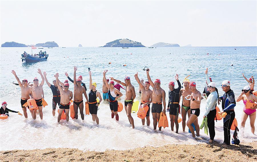 33名游泳高手组织长距离游泳活动