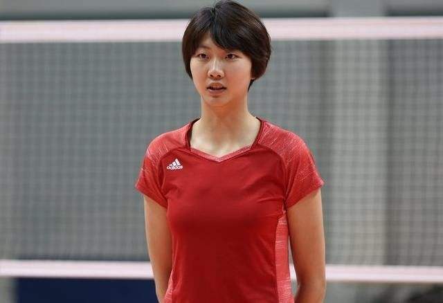 袁心玥曾是跳高运动员，拿下区赛冠军，遭教练抛弃后被郎平相中(1)