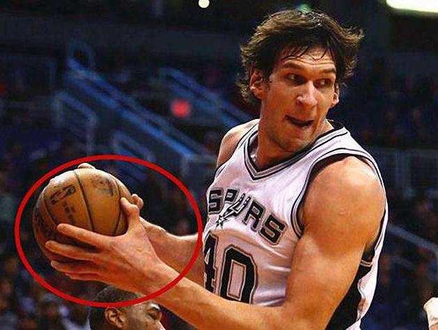 NBA中的完美手掌：张伯伦用手指抓球，伦纳德防守堪称完美！(3)