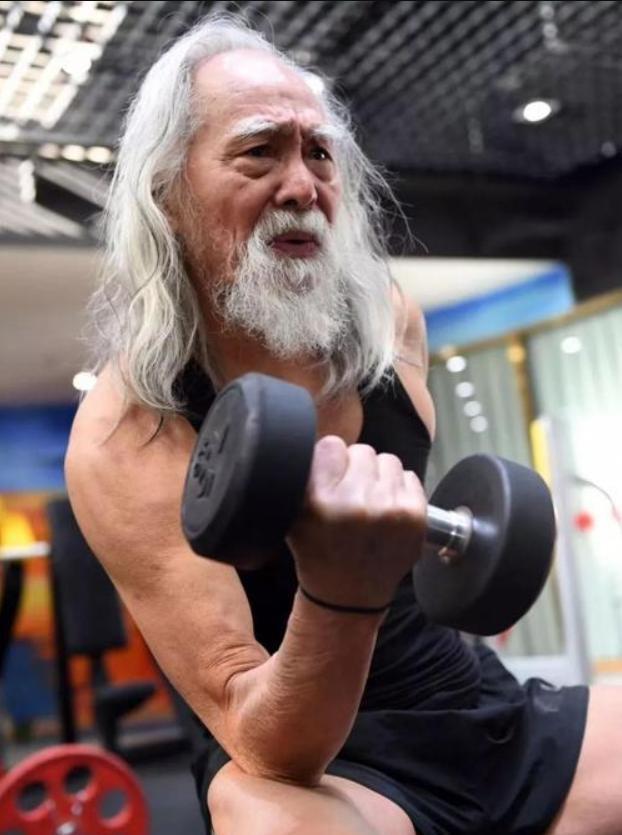 67周岁老爷子参加健身比赛进决赛，这身材年轻人都佩服(10)