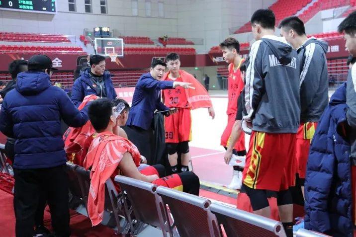 武汉当代97比95“双杀”湖南队，常规赛任务已接近完成(2)