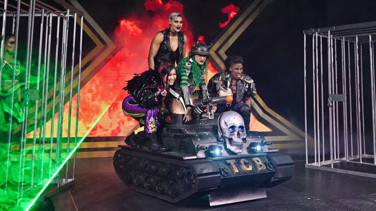 NXT北美冠军重回强尼囊中，紫雷竟在战争游戏大赛被她压制了！