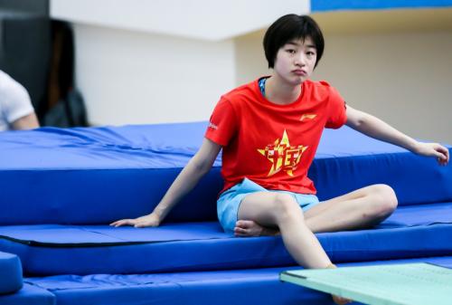 跳水冠军陈若琳，曾公开示爱胡歌，现成国际跳水裁判，至今仍单身(7)