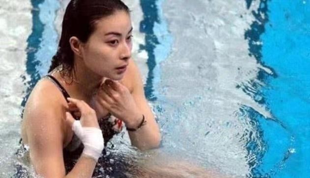 女跳水运动员完成动作后，为何要马上去冲澡？原因其实很简单