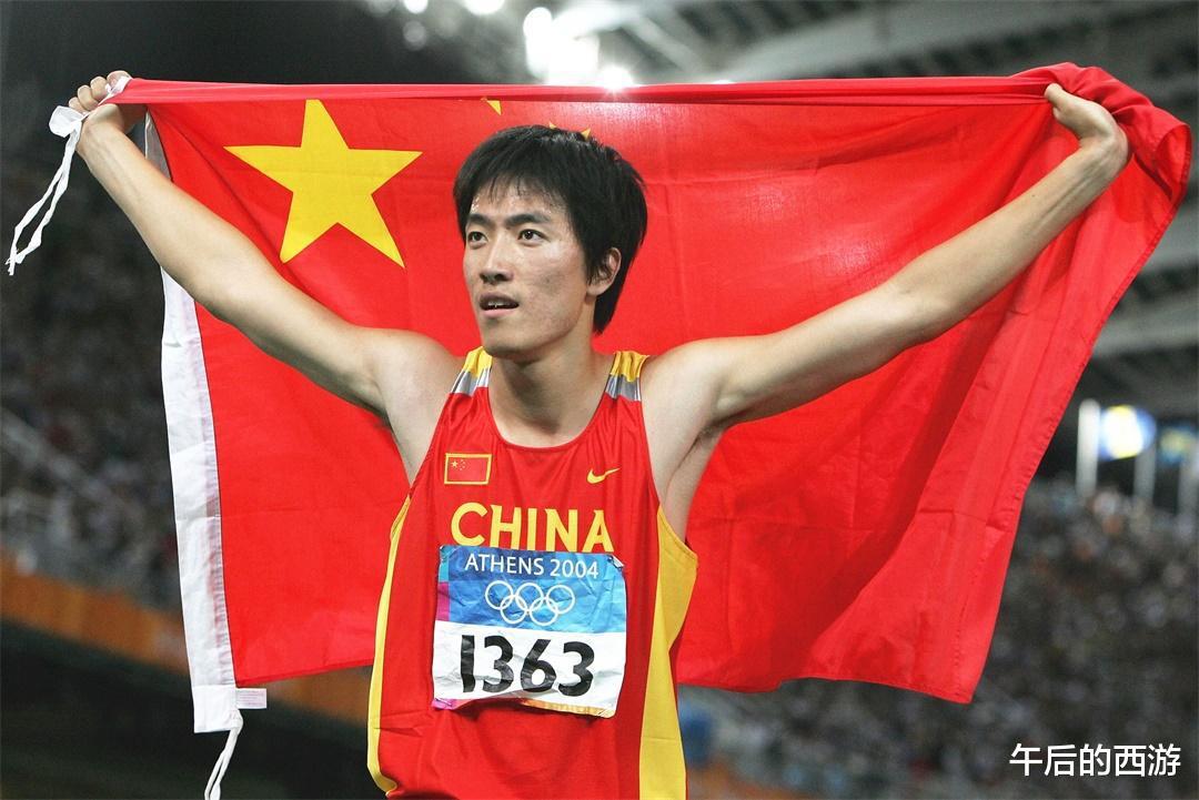 刘翔退役后在上海体育局工作，如今他是什么级别，能拿多少工资？(2)