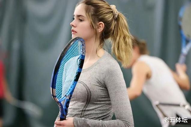 网坛高颜值球员，15岁网球少女因颜值迅速走红，面容甜美如天使