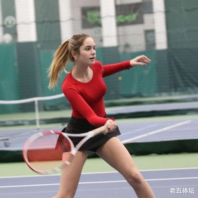 网坛高颜值球员，15岁网球少女因颜值迅速走红，面容甜美如天使(2)