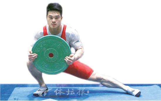 中国举重队出征亚锦赛 石智勇伤愈复出迎首秀(1)
