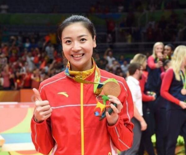 中国女排里约奥运冠军现状，你最喜欢谁？超群朱婷？低调林莉？(12)