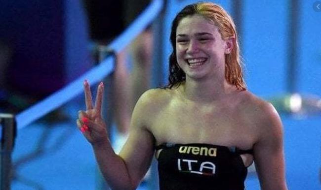 16岁少女破蛙泳世界纪录 两年前就拿过世锦赛亚军(1)
