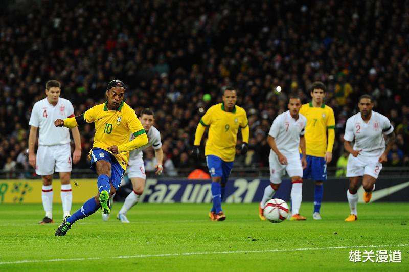 为什么2010的邓加执教的巴西国家队，拒绝了才华横溢的小罗纳尔迪尼奥？(4)