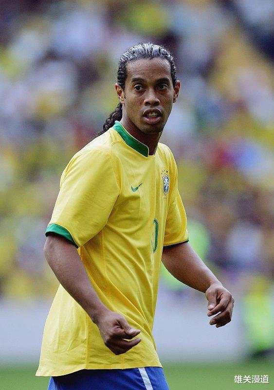 为什么2010的邓加执教的巴西国家队，拒绝了才华横溢的小罗纳尔迪尼奥？(6)