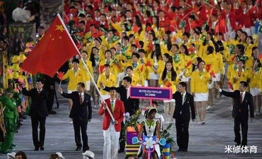 中国奥运代表团入场服亮相！朱婷穿裙子好美，历届礼服长啥样？(16)