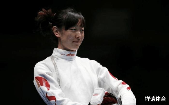 赞！孙一文为中国夺得奥运第三金，她和教练高举国旗的样子真美(3)
