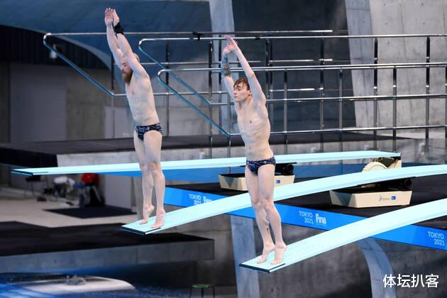 奥运会跳水惊现重大失误！脚先入水，被判0分，俄罗斯队痛失奖牌(2)