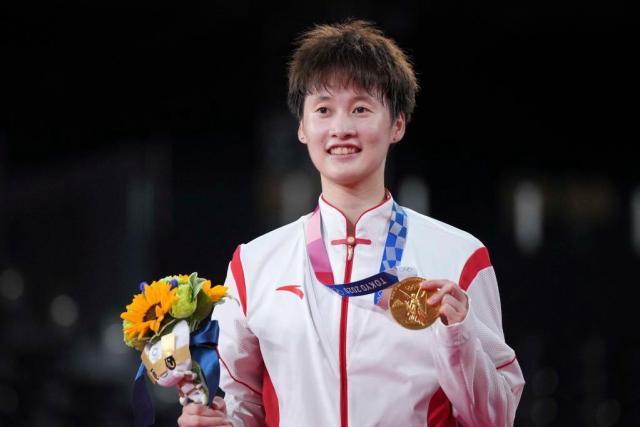 第24金！陈雨菲赢下奥运会羽毛球女单冠军！(1)