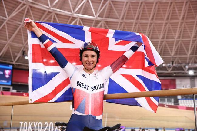 英国名将八战残奥夺15金 游泳自行车双修的奇女子