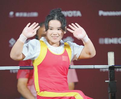 残奥冠军郭玲玲：命运束缚双腿 她用双手举起未来(1)